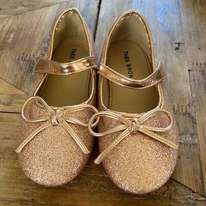THEE BRON girls flats. 12